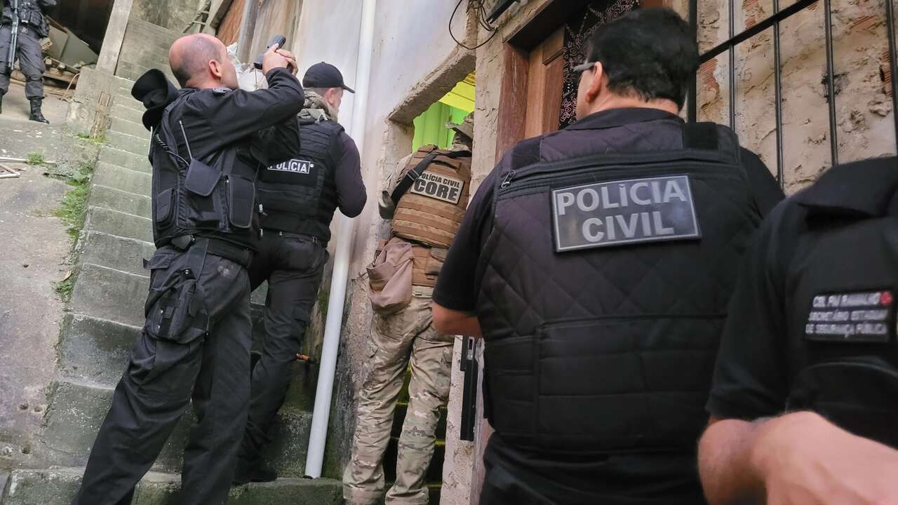 Policiais civis do Espírito Santo durante operação 