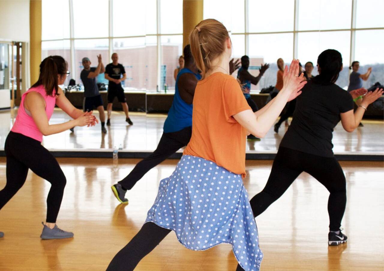 Aula de dança no CEU São Pedro 