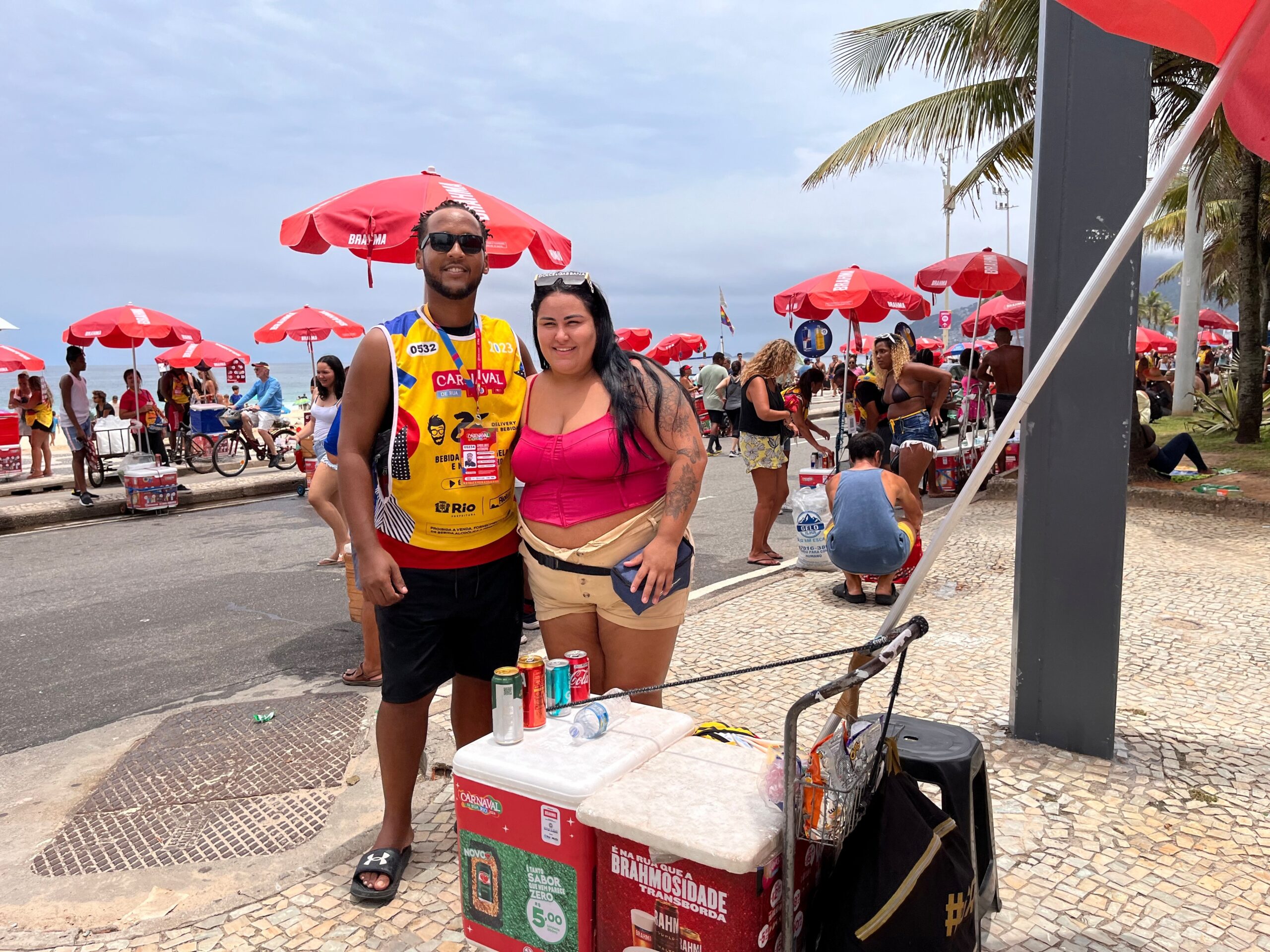 vendedor ambulante no carnaval de SP